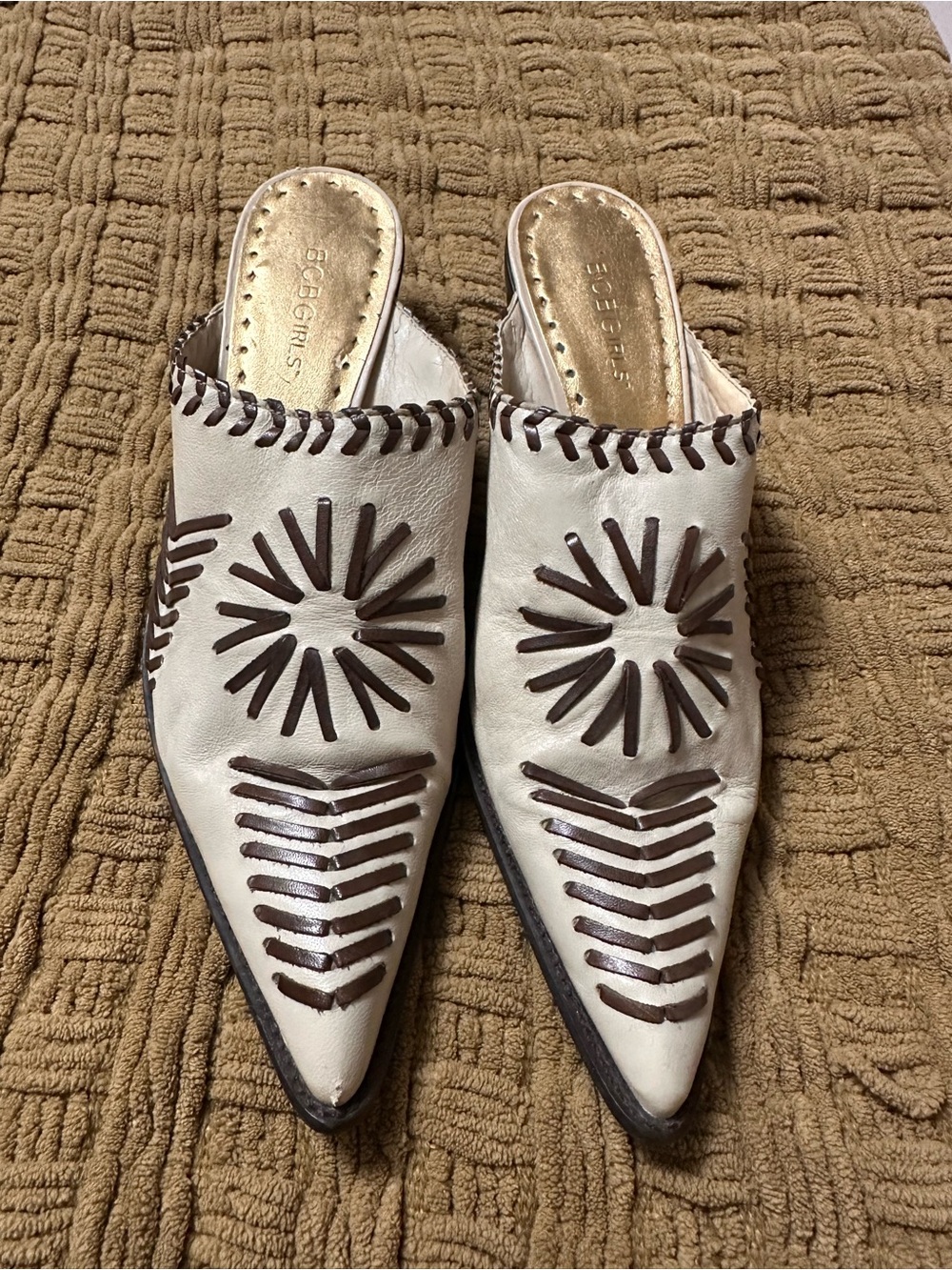 Off-White Slip-On Mules with Brown Inlay Detail